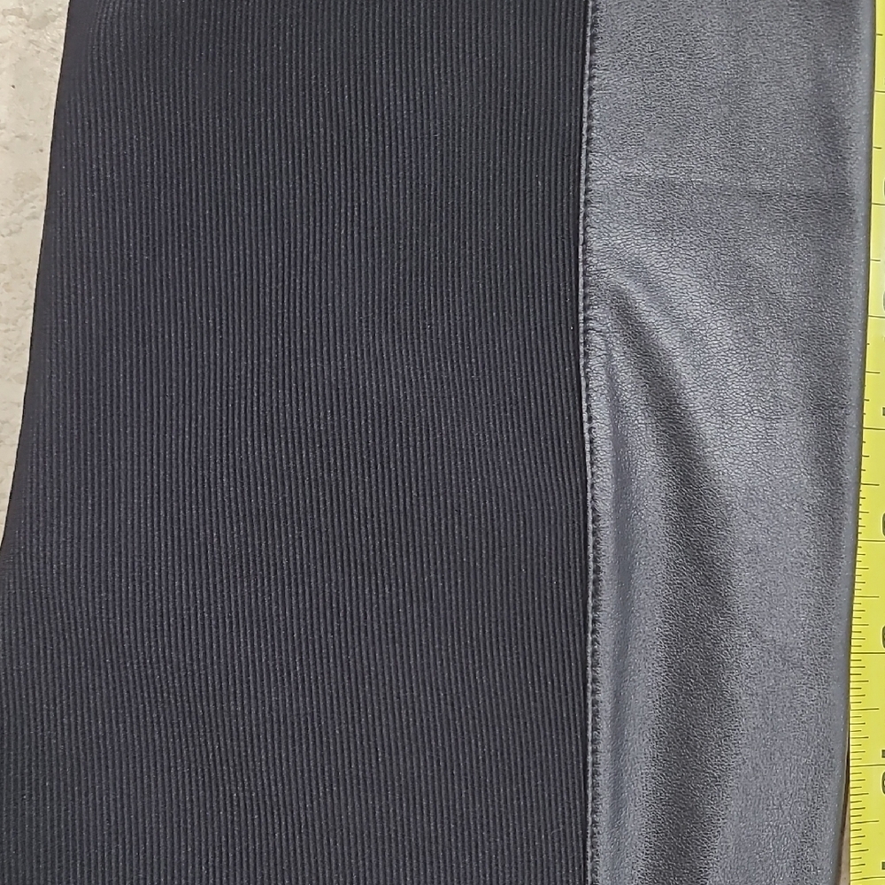 BCBGMaxAzria Elegant Black Trousers - Picture 5 of 8